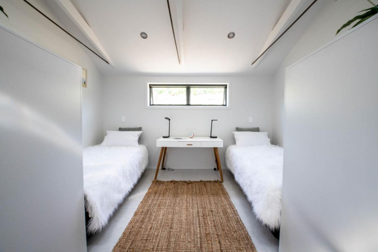 Windhover Suites Tasman Exterior photo
