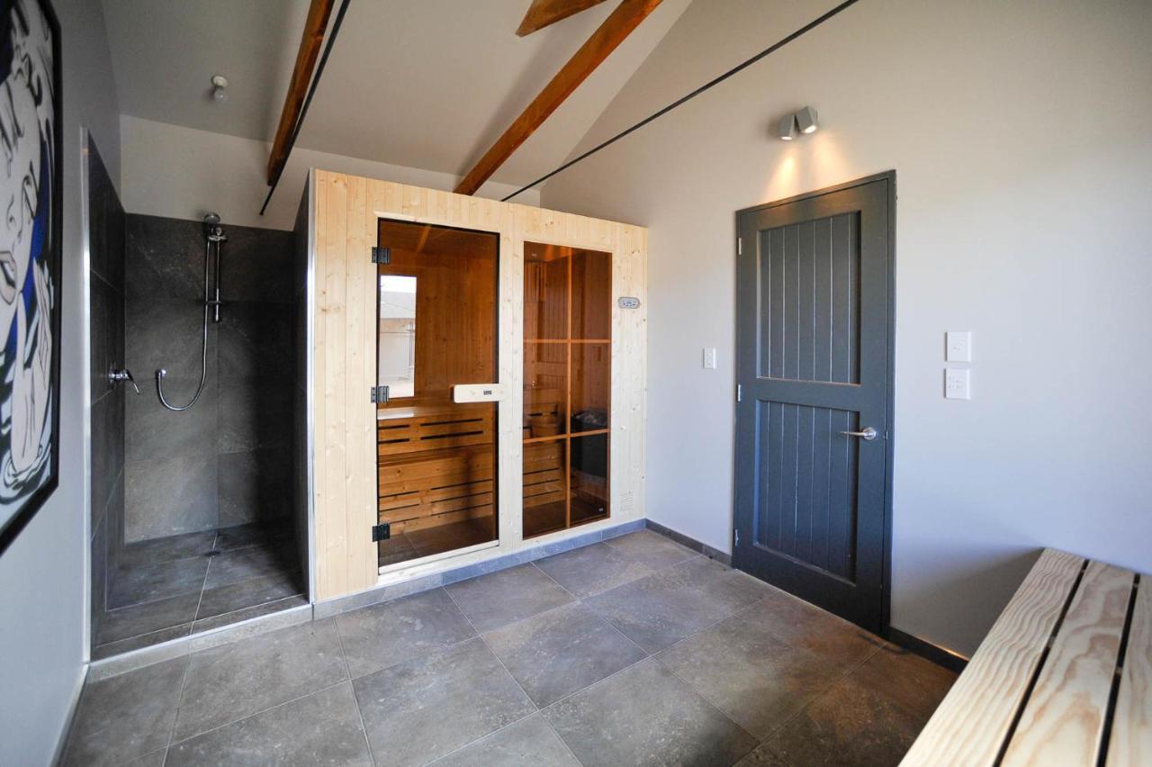 Windhover Suites Tasman Exterior photo