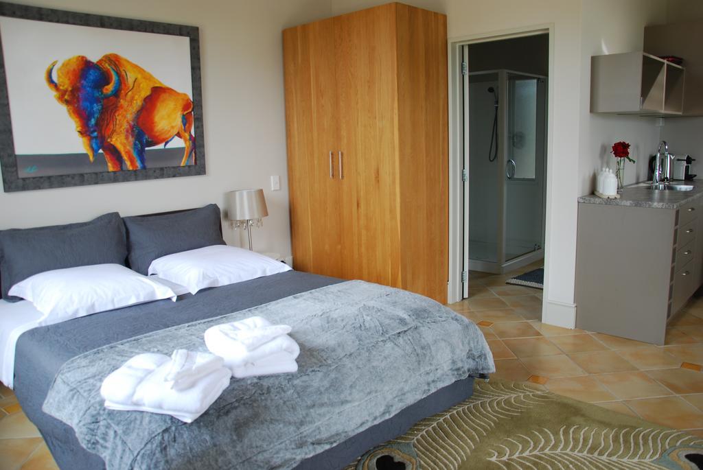 Windhover Suites Tasman Exterior photo