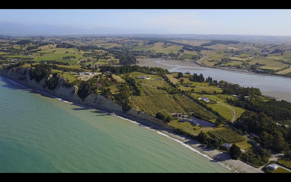 Windhover Suites Tasman Exterior photo