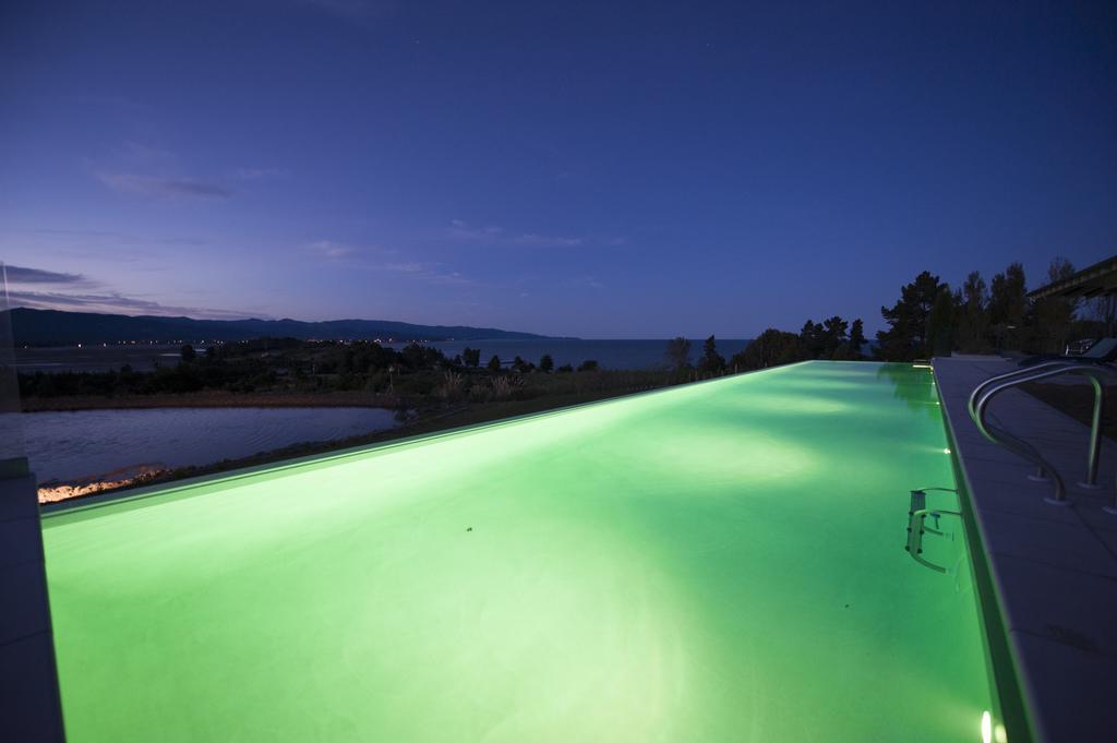 Windhover Suites Tasman Exterior photo