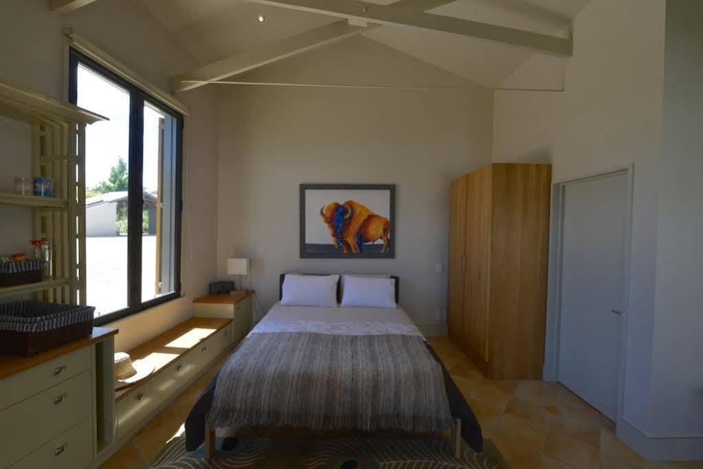 Windhover Suites Tasman Exterior photo